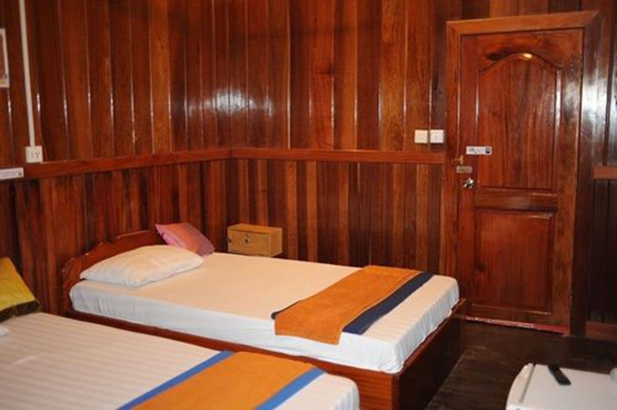 The City Premium Guesthouse Сиемрип Экстерьер фото